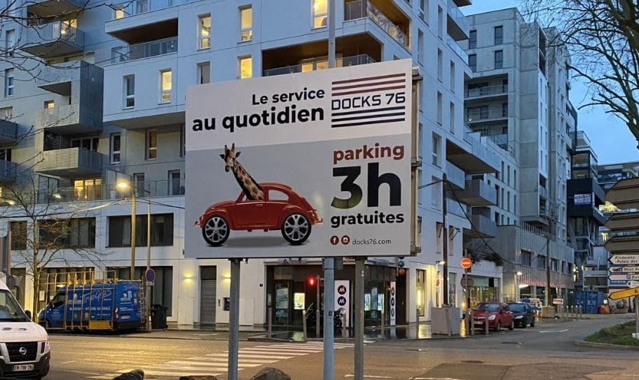 panneau publicitaire extérieur à Rouen